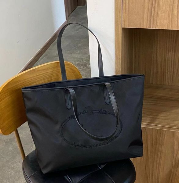 Luxus Bag Designer -Tasche Tasche Tasche Einkaufstasche Mom Bag Umhängetasche Handtasche Wasserdichte Nylonbeutel Echtes Lederbeutel Frauenbeutel
