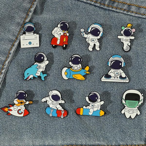 Space Astronauti Stumetta Skateboarding Rocket Bike Sports Distinta per spillo per anime Filmati di anime Giochi per spille da smalto