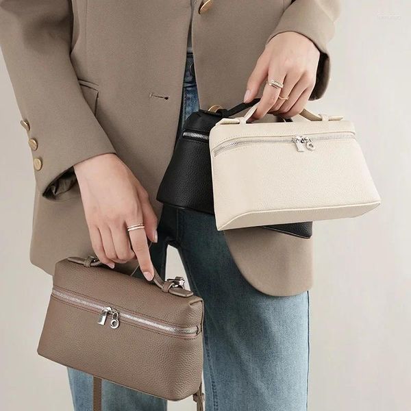 Caminhão 2024 Chegada Mini bolsa feminina Filmes da moda genuína Bolsa de lancheira de couro de alta qualidade Sacos de cosméticos de ombro de ombro de alta qualidade