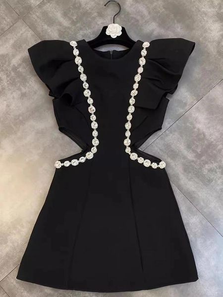 Abiti casual High Street EST 2024 Designer di moda Fashion Designer Flying Maninges Round Neck Bildded Diamond Hollow Out Dress