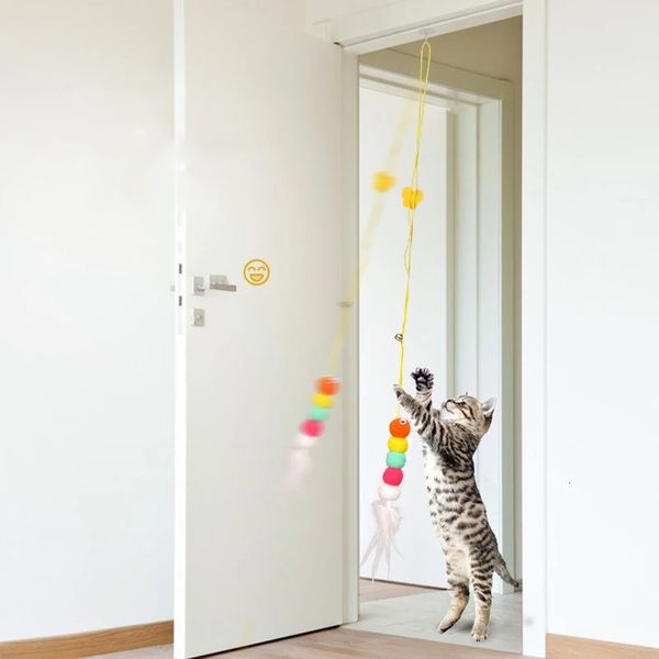 Pet Cat Toys Funny Stick Kätzchen Selbst Hi Elastic Seillibelle Form Feder Bell necken hängende Schwung Tausende 240410