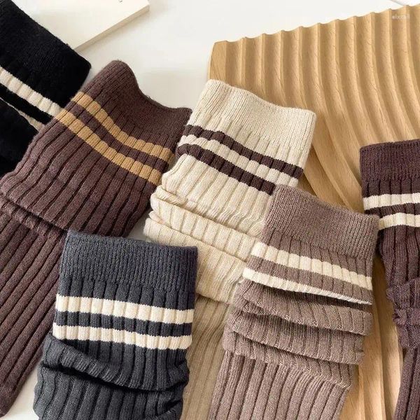 Kadınlar SOCKS 5 Çift Kadın Süt Renk Khaki Şık Sonbahar ve Kış Çizgili Avant-Garde Stil Çorapları