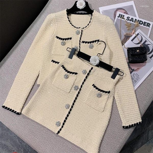 Arbeitskleider hochwertige Frauen Fashion Spring Elegantes Temperament Bohrknopf Strick-Strickjacke Kurzjacke Minirock zweiteiliger Set Anzug