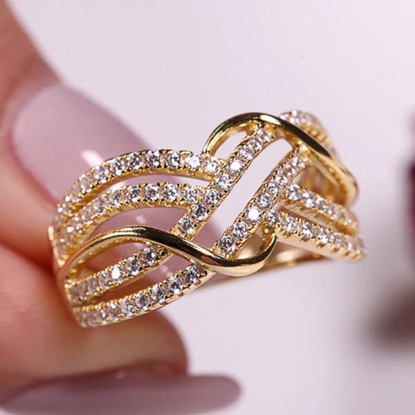 Bands Huitan Hot Trendy Cross Rings Women Wedding Bands Accessori con abbagliante CZ Twist Modern Fashion Female Gioielli Drop Shipping