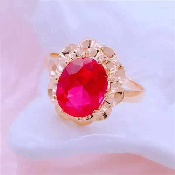 Cluster Rings Classic 585 Purpur Gold Plated 14 Karat Rose Eingelegtes rote Edelstein für Frauen für Frauen exquisite Blumen -Verlobungsring Juwely Geschenk