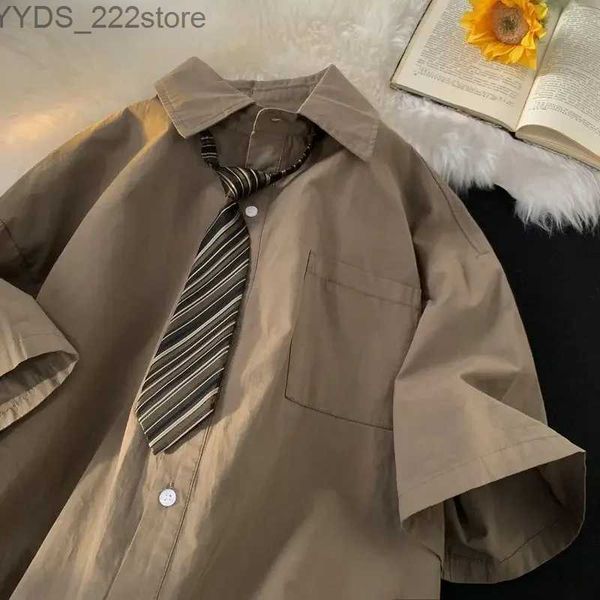 Camicie casual da uomo dayifun marrone retrò camicia da donna giapponese utensile per ragazze a maniche corta camicia a maniche corta extra grande manica a cinque punti DK uniforme top yq240422