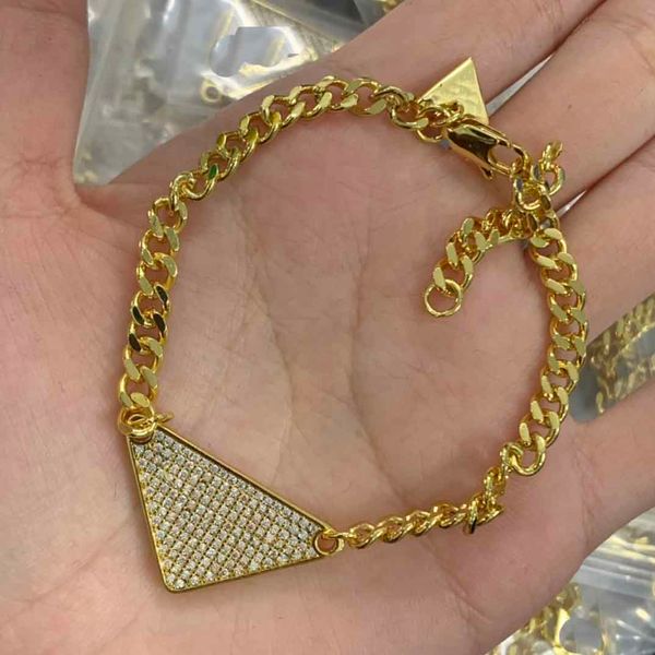 Armbänder Kettenbuchstaben Diamant invertiertes Dreieck dekoriertes weibliche Modetrendschmuck im Großhandel