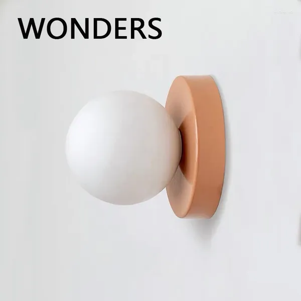 Lampada a muro Macaron Stile morbido Base di ferro piccola con materiale plastico Sfera paralamode Sconcetto Luce