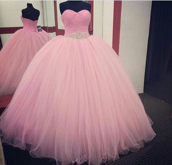 Abito da ballo per quiete per quinceanera rosa rosa 2019 Nuovo pavimento di design Lunghezza Tulle Sash con cristalli di perline Abiti da ballo su misura Parte7340036