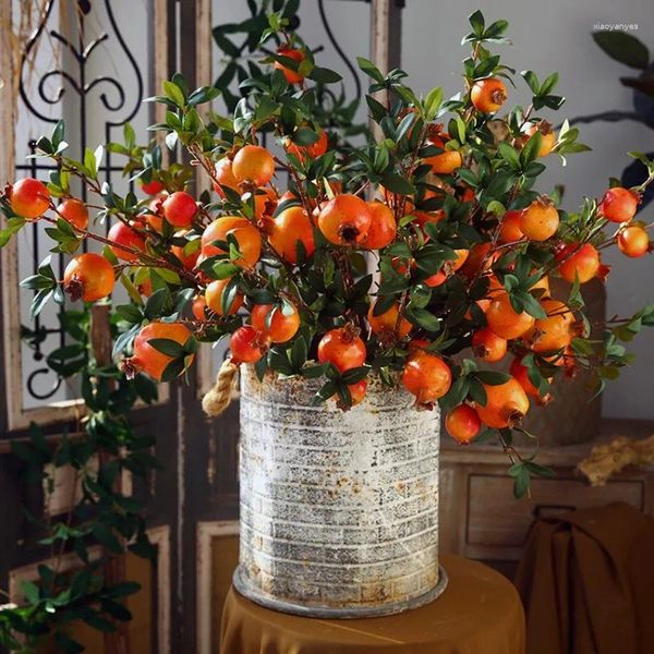 Flores decorativas Ramo de frutas de romã artificial para decoração de casa decoração de sala de estar plantas falsas Garden de baga vermelha natal