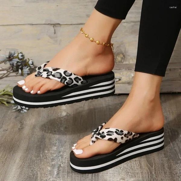 Terlik Leopard Flats Platform Kadınlar Klips Ayak Tip Sandalet Plaj Ayakkabıları 2024 Yaz Yürüyüş Flip Flops Slingback Slaytlar Mujer Zapatos