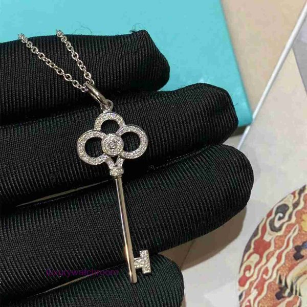 Lüks Tiffenny Designer Marka Kolye Kolyeleri T Family Crown Key Kolye 925 STERLING Gümüş Kaplama 18K Altın Kalp Iris Tam Pırlanta Küçük Yaka Zinciri