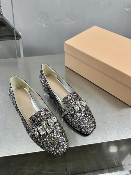 Sapatos casuais diamante de boca rasa com saltos baixos versáteis para mulheres