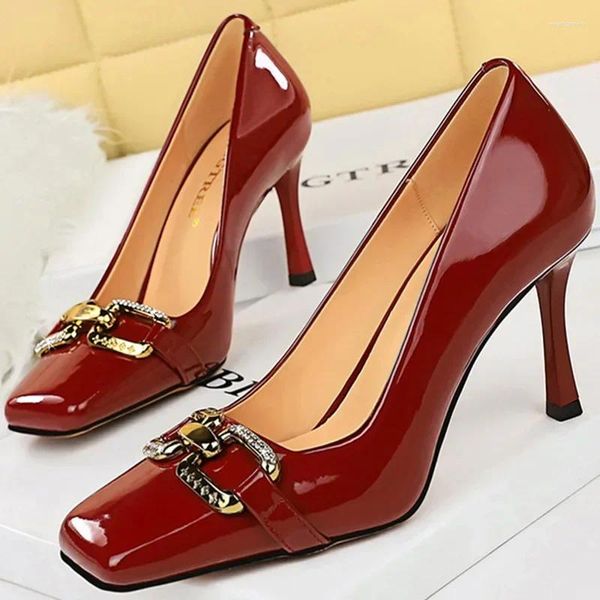 Kleiderschuhe Frauen 8,5 cm High Heels Patent Lederpumpen Lady Square Toe Designer Metallschnalle Wein rot Abschlussball