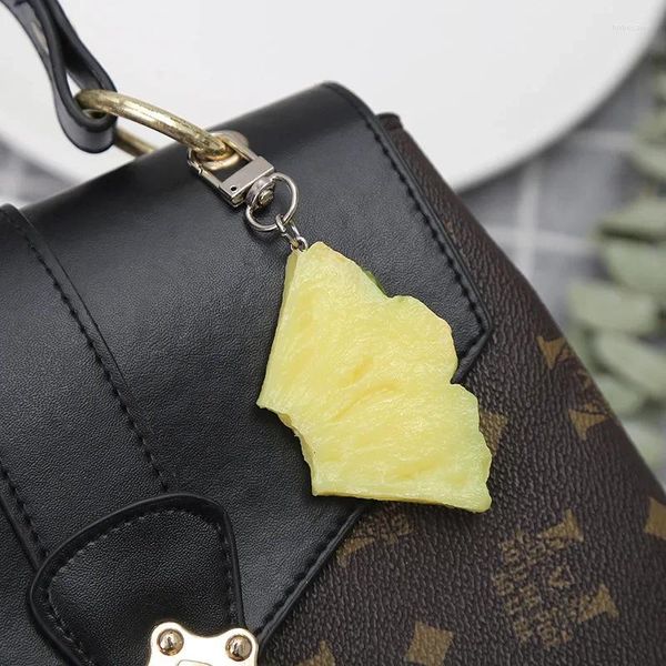 Keychains Simulation Fruit Keychain PVC Ananas -Food -Pographie Modelle Kinder Spielzeugauto Key Ring Rucksack Ornamente Lustige Schmuckgeschenke