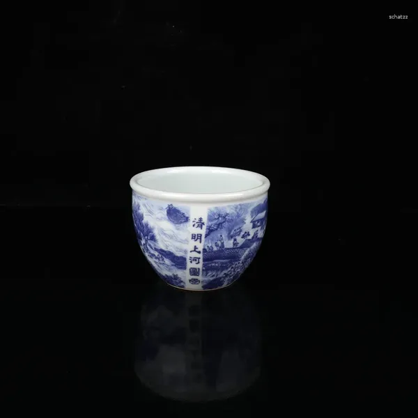 Estatuetas decorativas antigas de porcelana azul e branca de porcelana pintada à mão no Qingming Festival Cup Collection Ornings