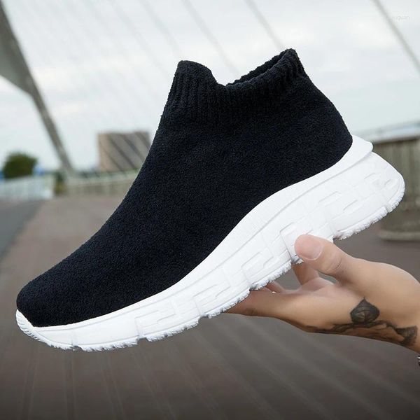 Sapatos casuais Sneakers elegantes para homens para homens ao ar livre, casal super leve, andando macio confortável, calçados quentes tendências