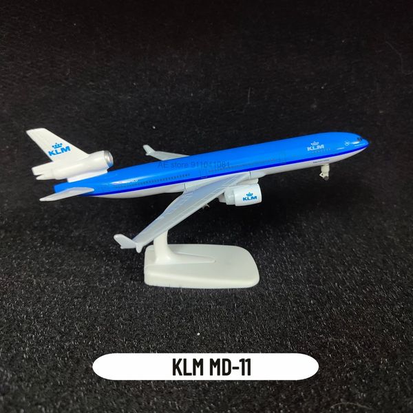 1 250 Modello di aeromobile in metallo Replica olandese KLM MD11 Scala dell'aeroplano in miniatura Decorazione artistica Diecast Aviation Collectible Toy Gift 240408