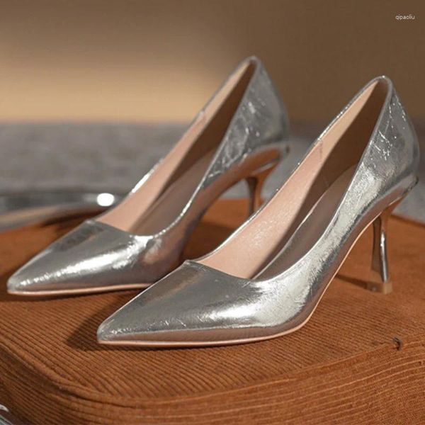 Повседневная обувь дизайн бренда элегантная женщина на каблуках.