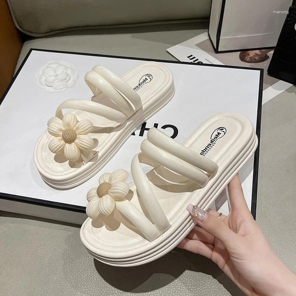 Lässige Schuhe Römische Blume Frauen Sandalen elegante Sommerwolken -Slipper -Fanshion Designer 2024 Trend Flat für Frauen