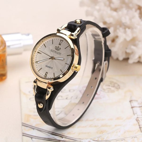 Women Watch Quartz Uhren Designer Slim Leder -Armbandwächter Neue lässige kleine runde Zifferblatt -Armbanduhren saubere Metallrahmen Fashion Watch
