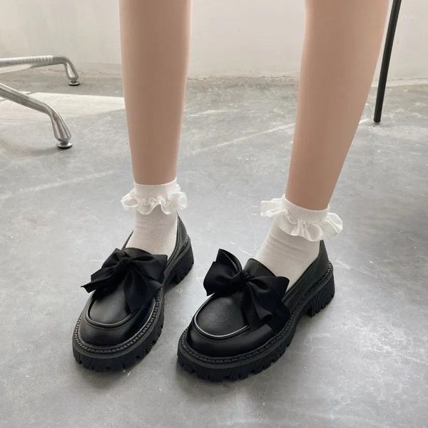 Kadınlar için Elbise Ayakkabı 2024 Bahar Sonbahar Moda Konforlu Mokasanlar Tatlı Yay Siyah Deri Japon Kız Lolita Pompaları