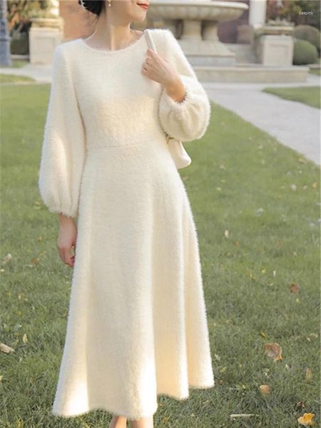 Abiti casual Abito da fata francese abito lussuoso peluche maglione bianco maglione femminile primaverile dell'autunno 2024 Aggiunta di velluto ispessimento