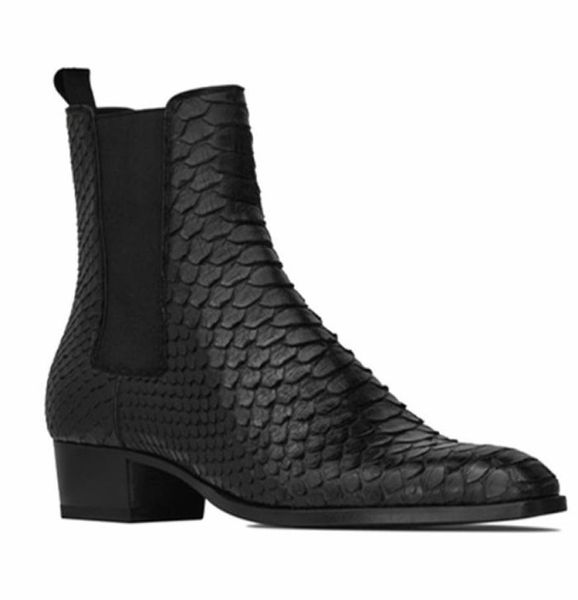 Botas de camurça popular tira de fivela plana Sapatos de homens chelsea boots martin pontudo de ponta de cobra tornozelo de couro real 2108046648392