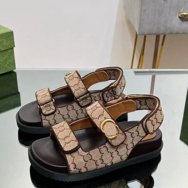 Modedesigner Sandalen lässige Flachabsatz Hängende Gurte Leinwand gedruckt bequeme Strandschuhe echte Leder klassische Metallschnalle Frauen Sandale