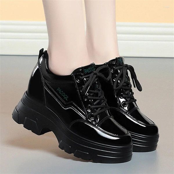 Tênis de vestido Spring Autumn Autumn Fashion Platform Casual Sneakers Round Toe Black Flat British Style Patent Leather Comfort