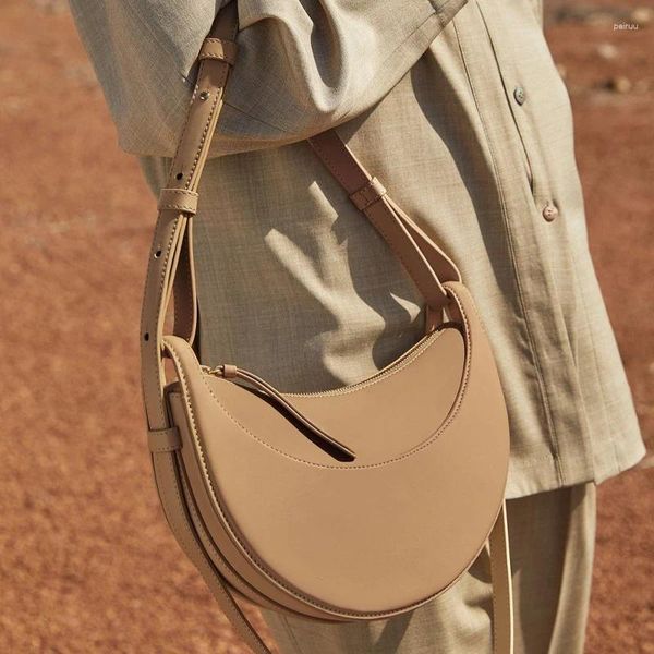 Bolsas de ombro Bolsas de marca de classe SS de luxo para mulheres Coreia Review Multi Designer Half Bag Moon Pu Saddle Wallet Pol