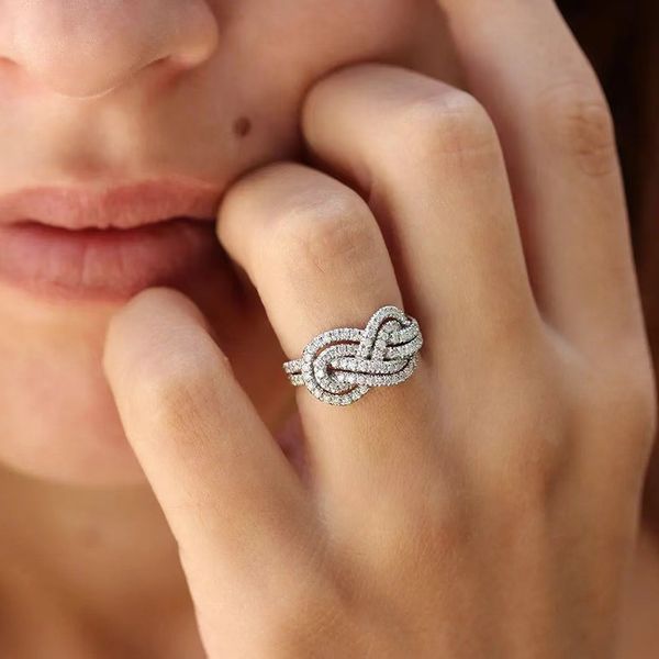 Mode exquisite Kreuzknoten -Ring -Set Ring Nische Diamond Set Fashion Design Sense Instagram Trend Ring