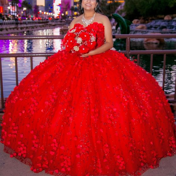 Abito Quinceanera rosso lucido dalla spalla Abito a sfera 3D Floreale Florel Applique Cristalli di perline di pizzo Sweet 16 Vestidos de XV 15 Anos