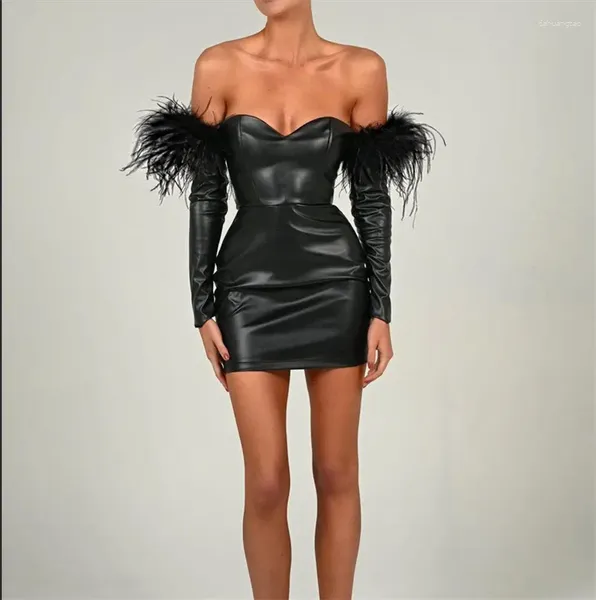 Lässige Kleider schwarz von Schulter -Mini -Kleid für Frau sexy trägerlose Federn Leder PU Vestidos Fashion Party Clubwear Outfits Dropship