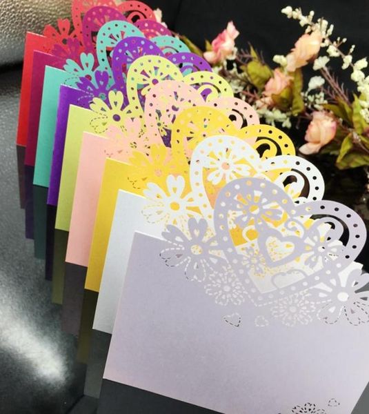 Laser Cut Place Cards Decorazioni da tavolo da festa con cuori Fiori Nome intaglio di carta Lables Weddings8340590