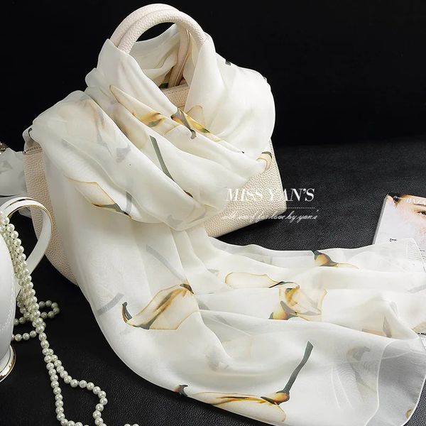 Sciame di seta Donne bianche stampato lungo Calla Lily Spring Autumn Inverno Summer Scarfs Wraps Hangzhou Bandana regalo per 240410