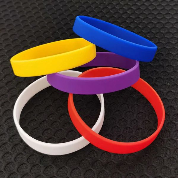 Stränge 1PCS Solid Color Sports Armband für Männer Frauen Teen Kinder Gummi -Band Silikonarmband Bangel Geschenk Schmuck Großhandel Großhandel