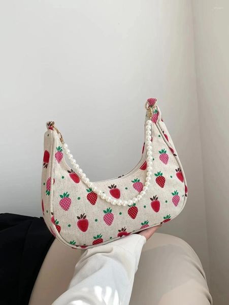 Umhängetaschen modische Perlenkette Süßes Kawaii Erdbeer -Form -Crescent -Tasche für Frauen Einfacher lässiger Pendelhandtasche Hobo