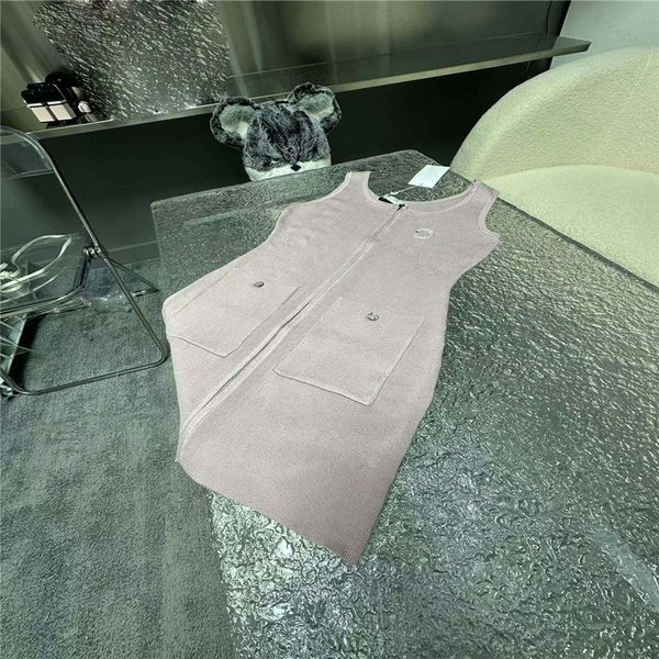 24ss yeni kadınlar örgü elbise gömlek kepçe boyun tasarımcısı elbise tasarımcısı mahsul üstleri tank elbise yüksek uç elastikiyet mektubu broş a-line seksi bodycon kamisole tee mini elbise