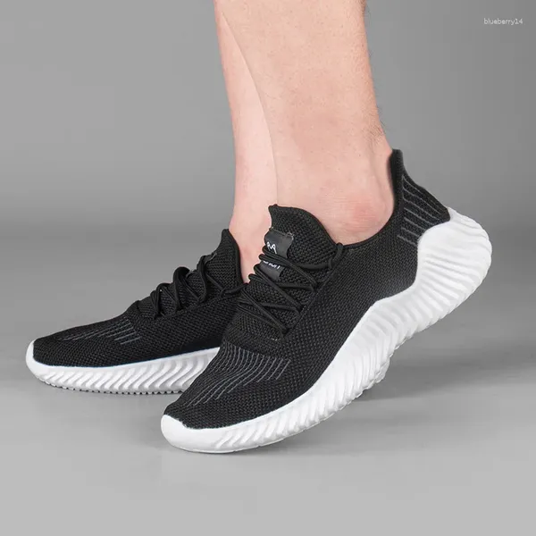 Scarpe casual Summer Light Sneaker traspirante per uomini Soft Bottom 2024 Trendy Mesh Sports Platform