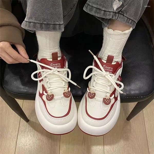 Sapatos casuais Strawberry Kawaii Women Sports Sports Sneakers Vulcanize Autumn Winter Vintage Flats Lolita coreana Tennis feminino