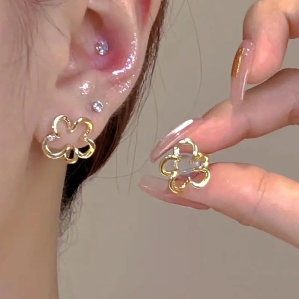 Earrings Korea Moda Gold Gold Color Flower Clipes para mulheres brindes de silicone sem piercing Moda Girls Banquet Jewelry Gift