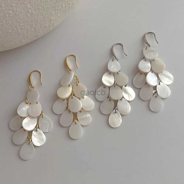 Dangle Kronleuchter Bohemian White Shell Waterdrop Lange Ohrringe Traube Quasten Retro Luxus Vintage Frauen Hochzeit Hawaiian Juwely D240323