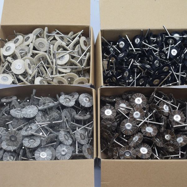 Ausrüstungen 144pcs 19/22/25mm Schmuck Polierbürsten Dremel Accessoires Schleifrad Hartes/mittel-/weicher Borstenbürste