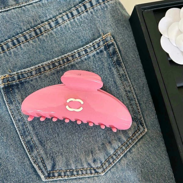 Designer Hair Clips Letters Agli artigli di capelli rosa femminile Girls Elegant Shark Clip Accessori per le donne