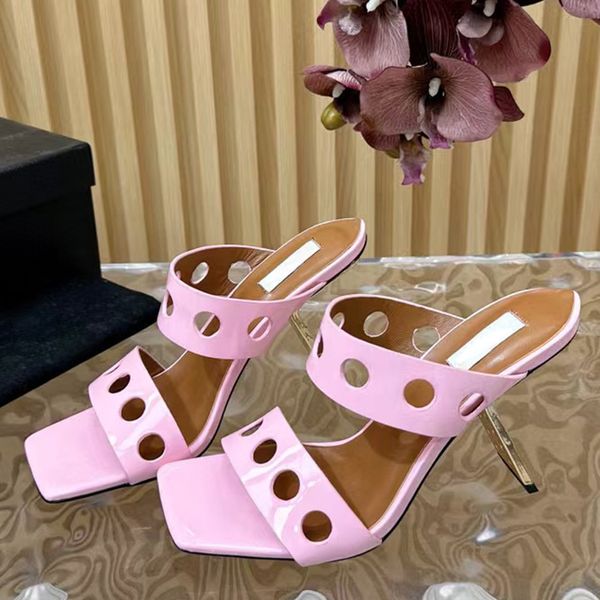 2024 SUMPLEM NOVO CHEGOGEM MULHERM PRÁCIO DE METAL SLIPPERS SLIPPERS Runway Designer de marca de moda Hot Sale Summer Dress Vesti