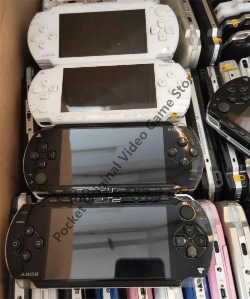 Изображенная игровая консоль PSP1000 32GB 64GB 128GB Карта памяти включает в себя бесплатные игры, предварительно установленные игры и готовые к игре