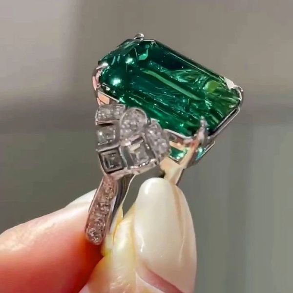 Bande Huitan Big Green Green Cubic Zircon Women Rings Anniversary Party Accessori di lusso per la donna Temperamento Regalo di compleanno Gioielli femminili