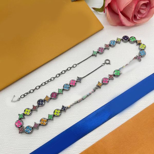 Hip-Hop-Perlen Ketten Halskette Luxusdesigner Multikolorblüte Buchstaben Charme Anhänger Halskette für Frau Silber Schwarz plattiert Halsketten Kette Mode Schmuck