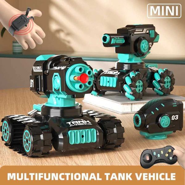 Mini de carro elétrico/RC Mini 4WD Off-Road All Terrain RC Tank Spray Fog que atira em Kids 6+ Modelo de controle remoto Brinquedos de carro sons Sons de crianças T240422